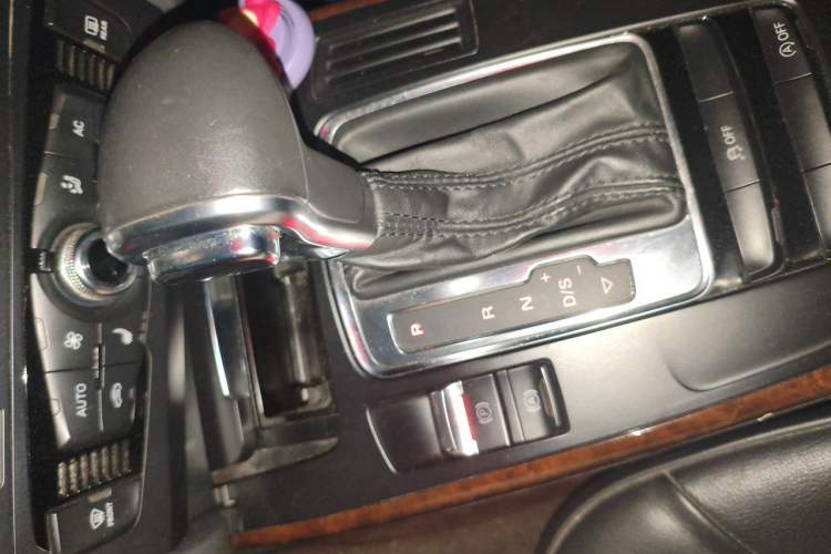 Used Audi A4L 2013 35 TFSI Automatic Comfort Model Gear Lever
