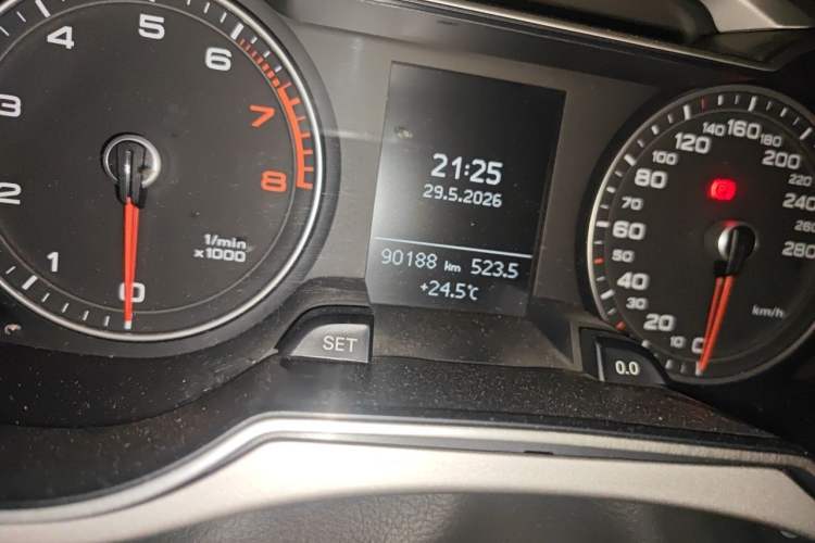 Used Audi A4L 2013 30 TFSI Automatic Comfort Model Odometer Close Up