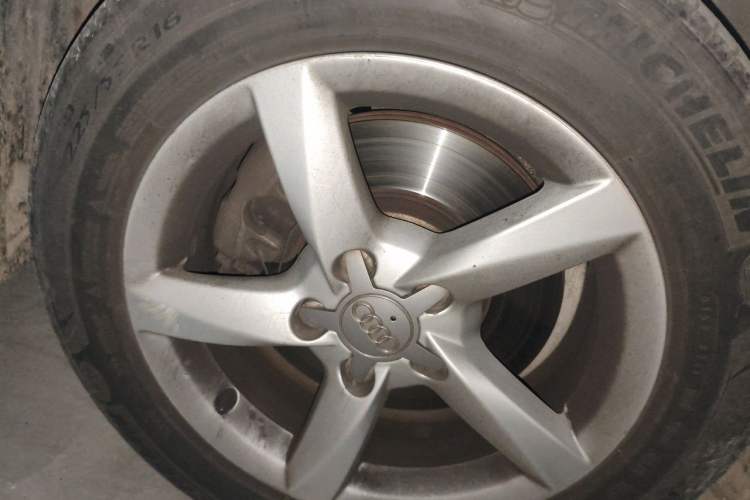 Used Audi A4L 2013 35 TFSI Automatic Comfort Model Right Front Wheel Hub