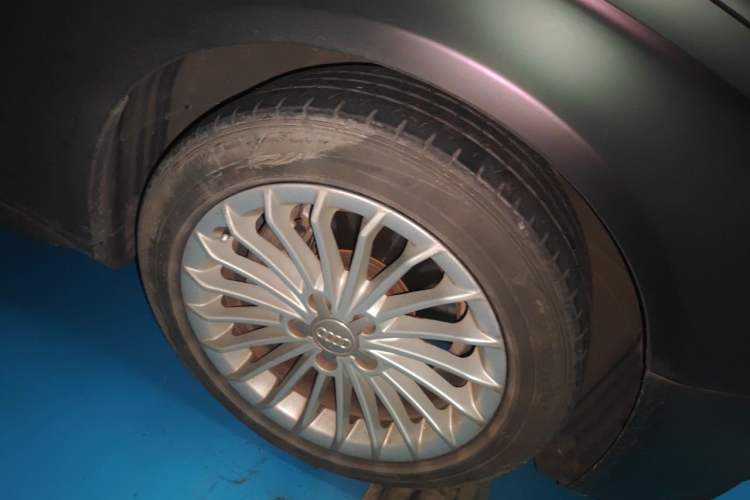 Used Audi A4L 2013 30 TFSI Automatic Comfort Model Right Front Wheel Hub