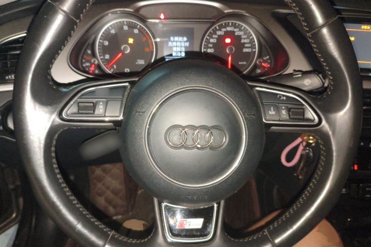 Used Audi A4L 2013 35 TFSI Automatic Comfort Model Steering Wheel