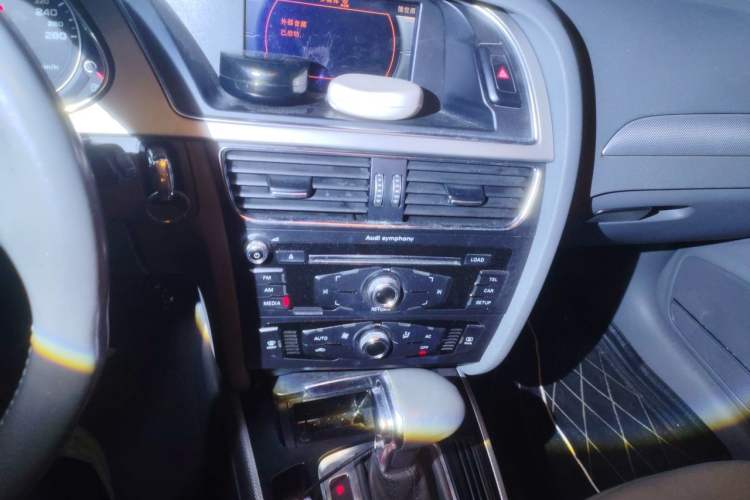 Used Audi A4L 2013 35 TFSI Automatic Standard Model Audio And AC Panel