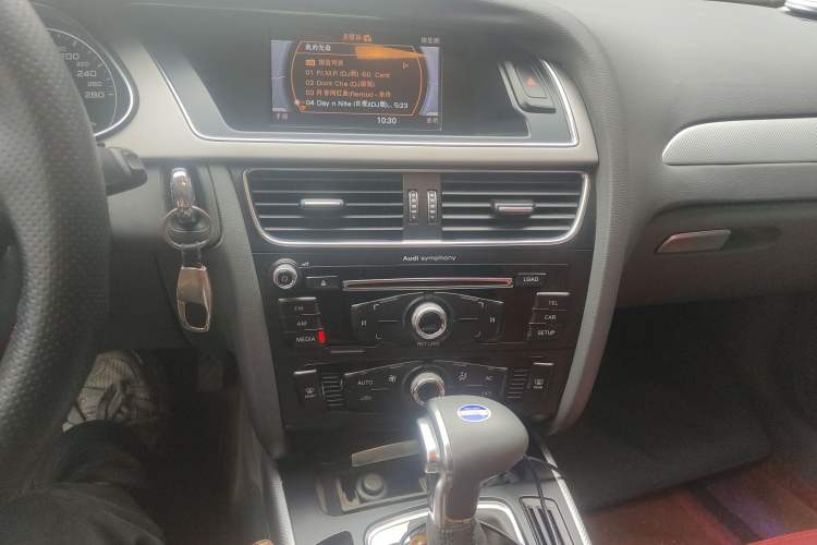 Used Audi A4L 2013 35 TFSI Automatic Standard Model Audio And AC Panel