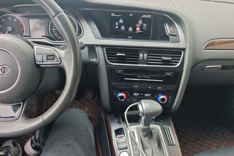 Used Audi A4L 2013 35 TFSI Automatic Technology Edition Audio And AC Panel