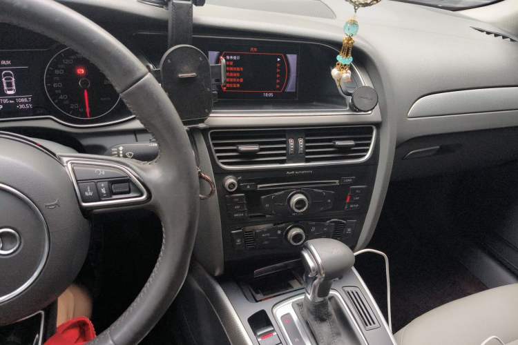Used Audi A4L 2013 35 TFSI Automatic Standard Model Audio And AC Panel