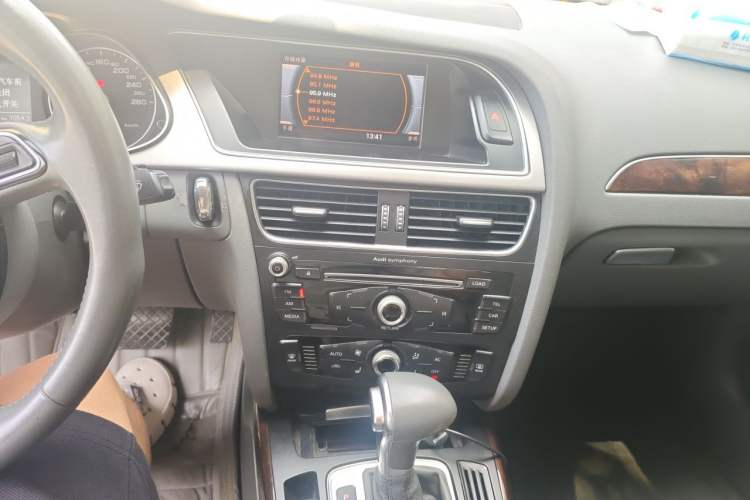 Used Audi A4L 2013 35 TFSI Automatic Comfort Model Audio And AC Panel