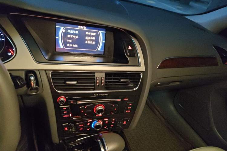 Used Audi A4L 2013 35 TFSI Automatic Comfort Model Audio And AC Panel