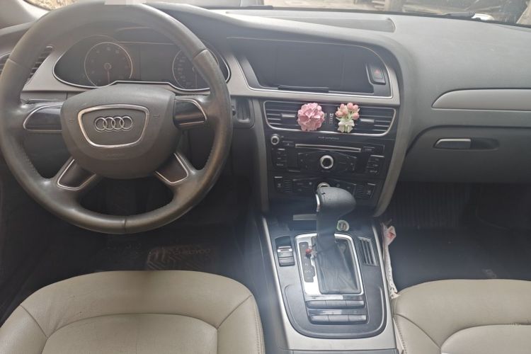Used Audi A4L 2013 30 TFSI Automatic Comfort Model Center Console