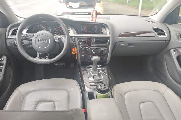 Used Audi A4L 2013 35 TFSI Automatic Comfort Model Center Console