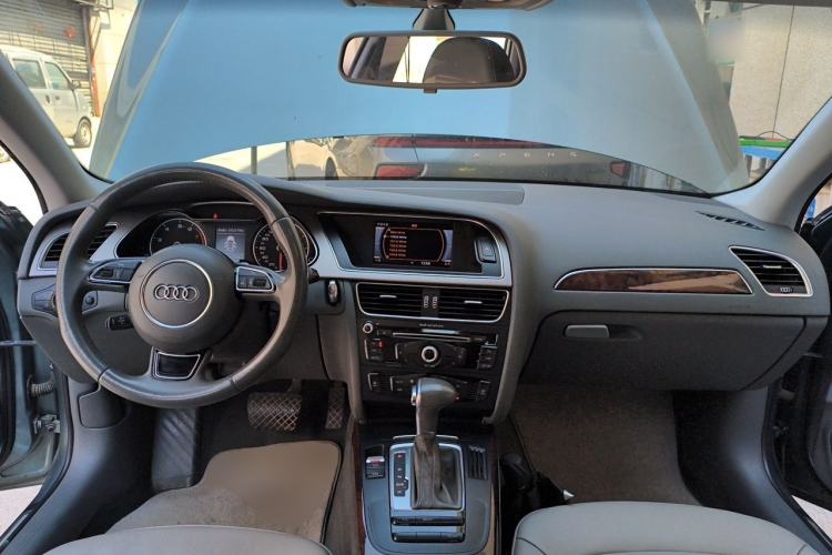 Used Audi A4L 2013 35 TFSI Automatic Standard Model Center Console