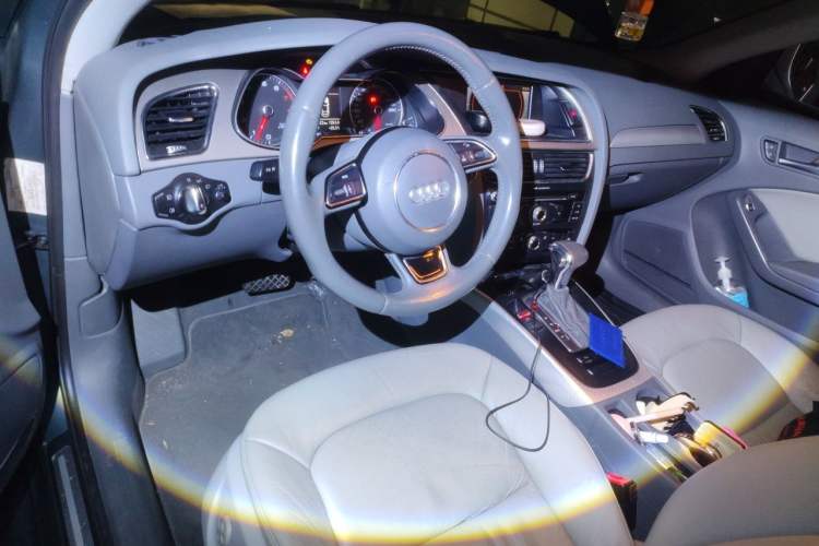 Used Audi A4L 2013 35 TFSI Automatic Standard Model Center Console