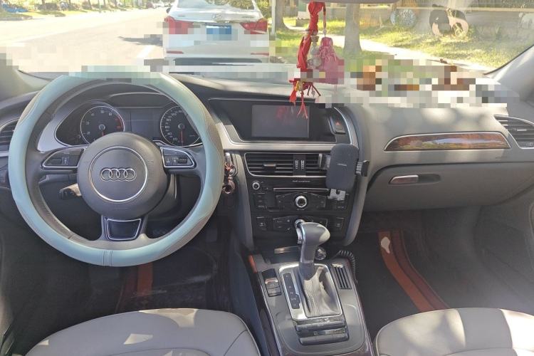 Used Audi A4L 2013 35 TFSI Automatic Comfort Model Center Console