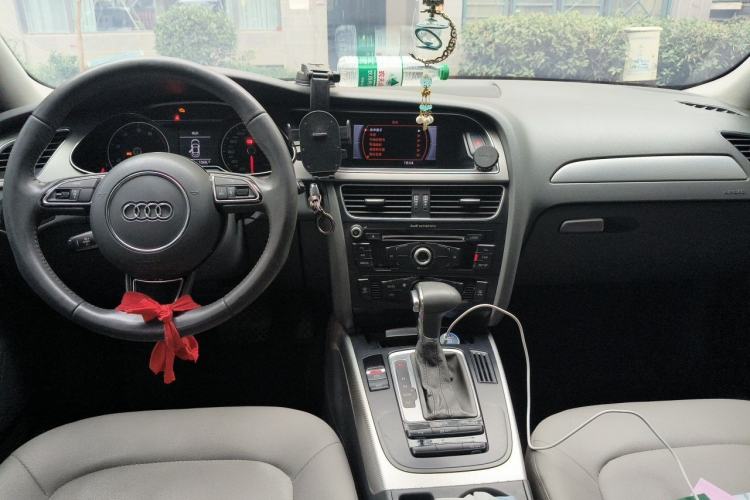 Used Audi A4L 2013 35 TFSI Automatic Standard Model Center Console