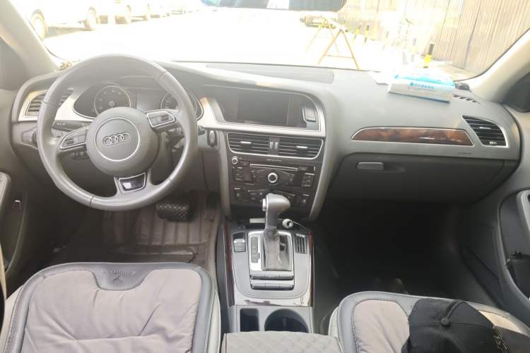 Used Audi A4L 2013 35 TFSI Automatic Comfort Model Center Console
