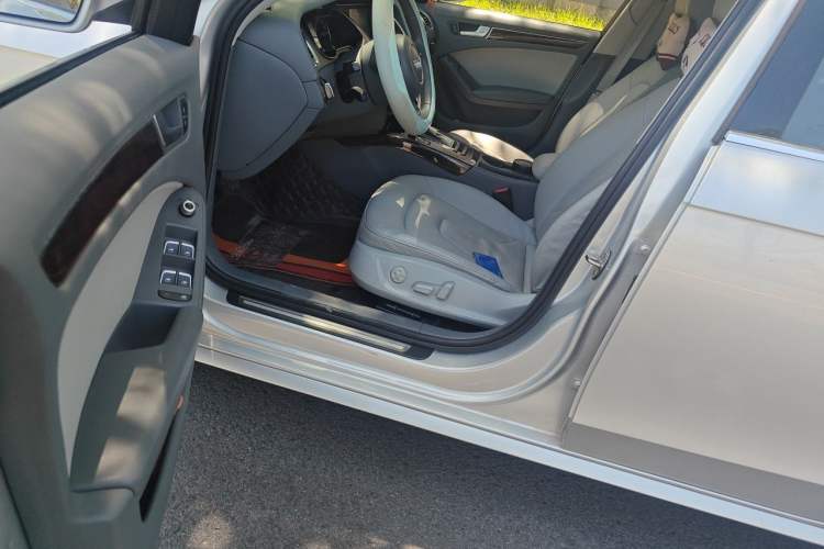 Used Audi A4L 2013 35 TFSI Automatic Comfort Model Driver Seat