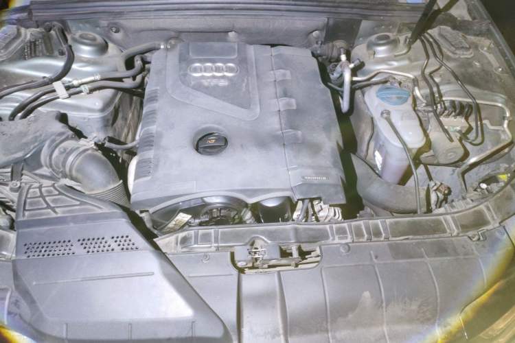Used Audi A4L 2013 35 TFSI Automatic Standard Model Engine Bay