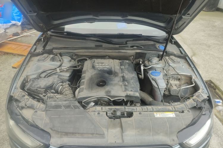 Used Audi A4L 2013 35 TFSI Automatic Standard Model Engine Bay