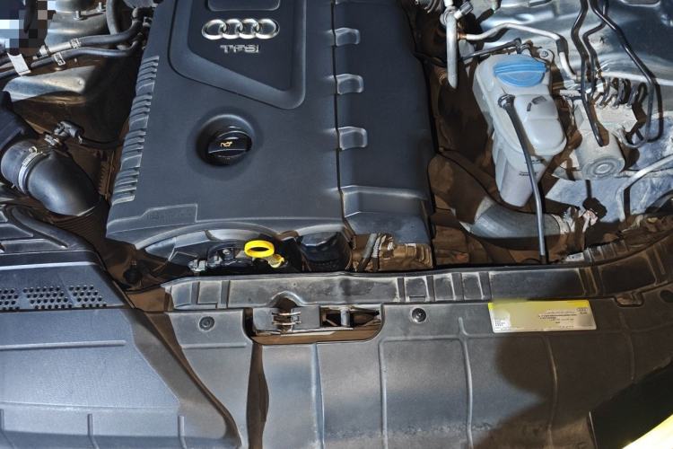 Used Audi A4L 2013 35 TFSI Automatic Standard Model Engine Bay