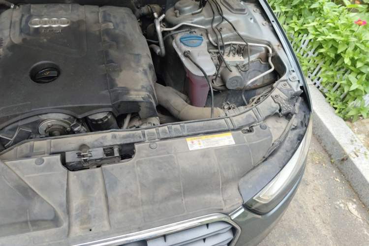 Used Audi A4L 2013 35 TFSI Automatic Standard Model Engine Bay Left