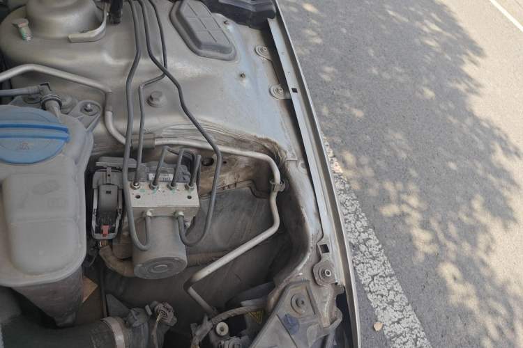 Used Audi A4L 2013 35 TFSI Automatic Comfort Model Engine Bay Left