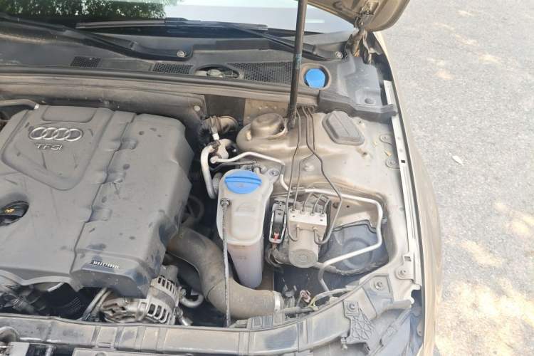 Used Audi A4L 2013 35 TFSI Automatic Comfort Model Engine Bay Left