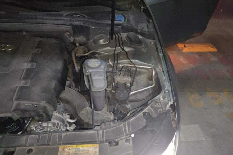 Used Audi A4L 2013 35 TFSI Automatic Comfort Model Engine Bay Left