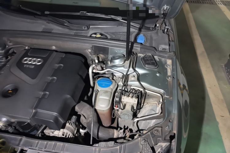 Used Audi A4L 2013 35 TFSI Automatic Standard Model Engine Bay Left