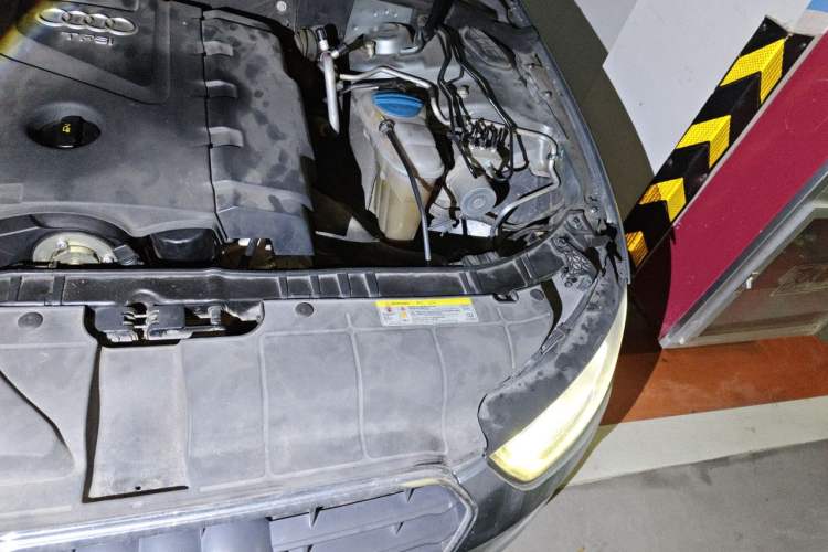 Used Audi A4L 2013 35 TFSI Automatic Comfort Model Engine Bay Left