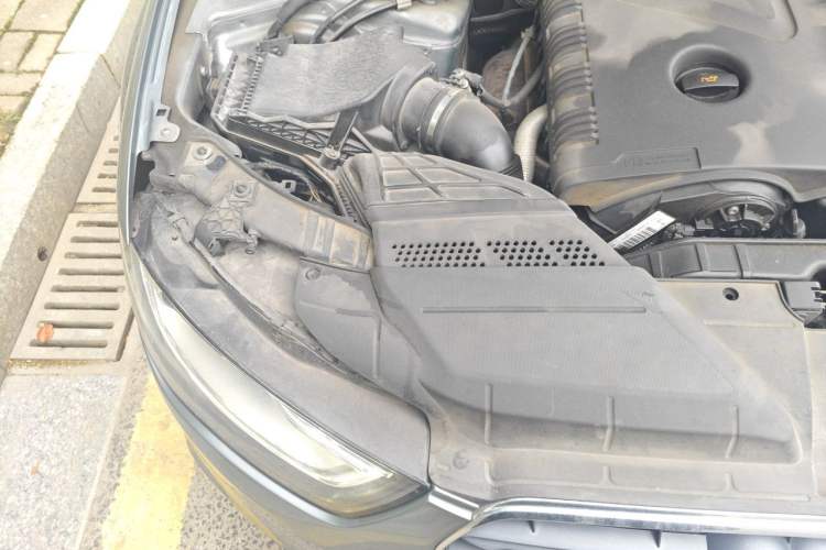 Used Audi A4L 2013 35 TFSI Automatic Comfort Model Engine Bay Right