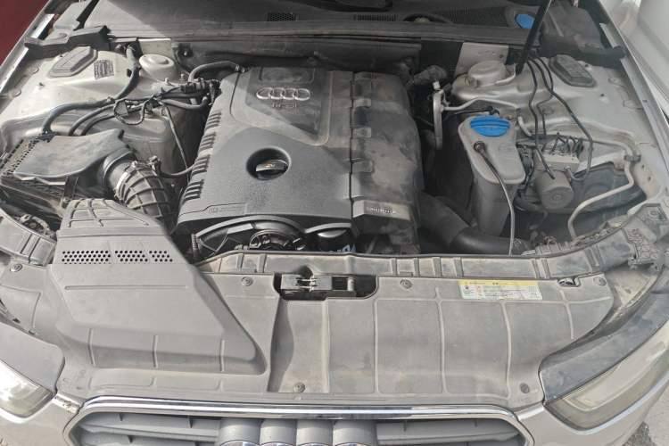 Used Audi A4L 2013 35 TFSI Automatic Standard Model Engine Bay