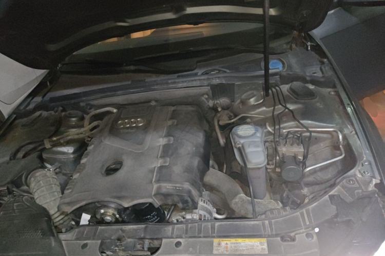 Used Audi A4L 2013 35 TFSI Automatic Comfort Model Engine Bay