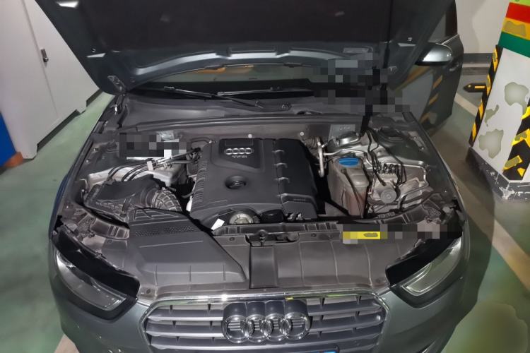 Used Audi A4L 2013 35 TFSI Automatic Standard Model Engine Bay