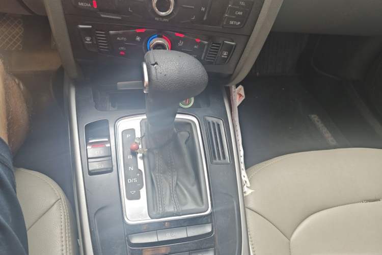 Used Audi A4L 2013 30 TFSI Automatic Comfort Model Gear Lever
