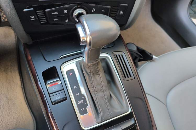 Used Audi A4L 2013 35 TFSI Automatic Standard Model Gear Lever