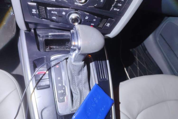 Used Audi A4L 2013 35 TFSI Automatic Standard Model Gear Lever