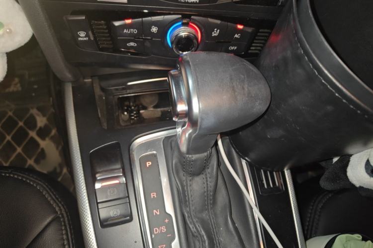 Used Audi A4L 2013 35 TFSI Automatic Standard Model Gear Lever