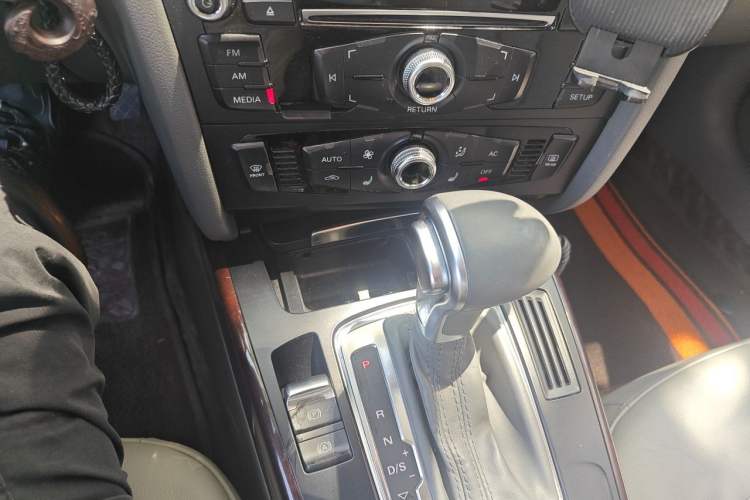 Used Audi A4L 2013 35 TFSI Automatic Comfort Model Gear Lever