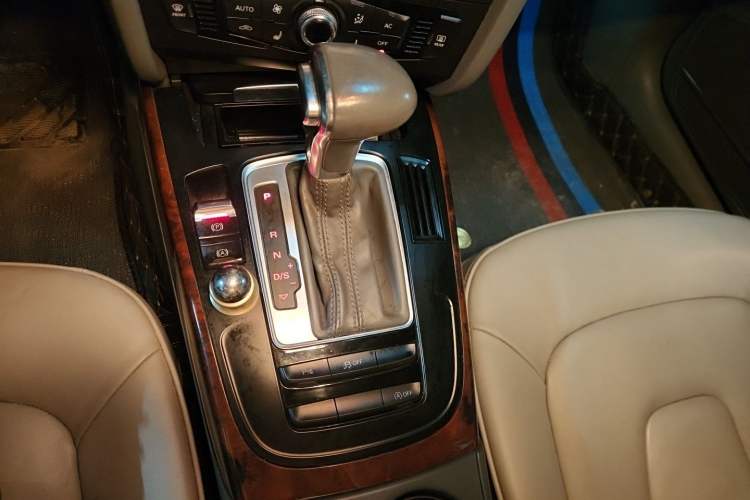 Used Audi A4L 2013 35 TFSI Automatic Comfort Model Gear Lever