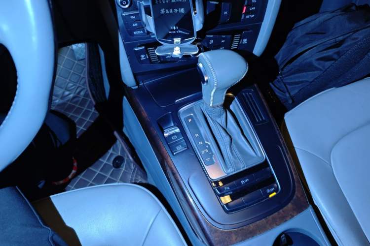 Used Audi A4L 2013 35 TFSI Automatic Comfort Model Gear Lever