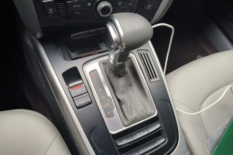 Used Audi A4L 2013 35 TFSI Automatic Standard Model Gear Lever