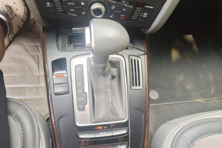 Used Audi A4L 2013 35 TFSI Automatic Comfort Model Gear Lever