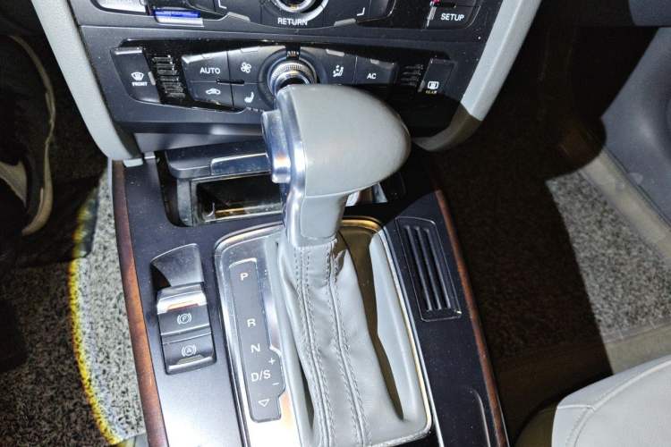Used Audi A4L 2013 35 TFSI Automatic Comfort Model Gear Lever