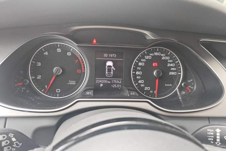 Used Audi A4L 2013 35 TFSI Automatic Comfort Model Instrument Cluster