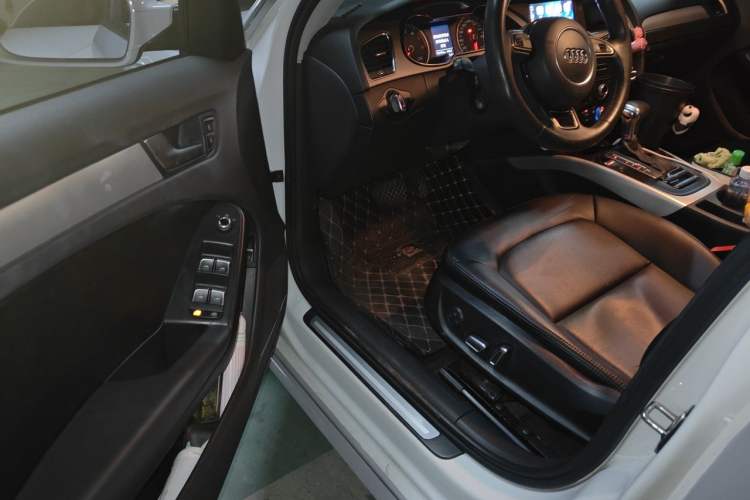 Used Audi A4L 2013 35 TFSI Automatic Standard Model Interior 3