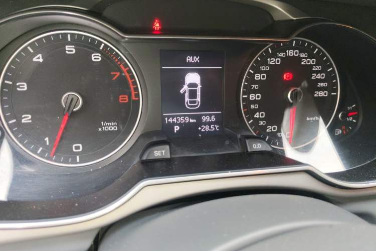 Used Audi A4L 2013 35 TFSI Automatic Standard Model Odometer Close Up