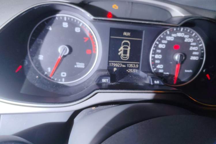 Used Audi A4L 2013 35 TFSI Automatic Standard Model Odometer Close Up