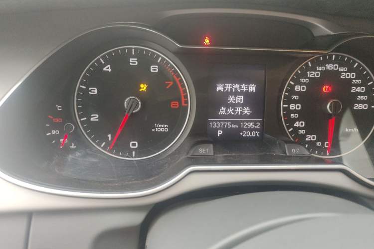 Used Audi A4L 2013 35 TFSI Automatic Standard Model Odometer Close Up