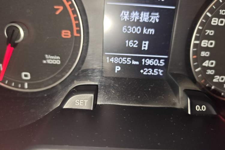 Used Audi A4L 2013 35 TFSI Automatic Standard Model Odometer Close Up