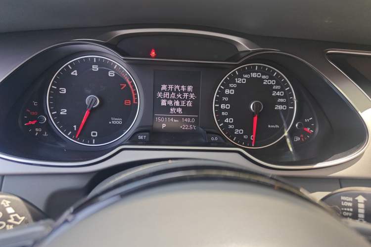 Used Audi A4L 2013 35 TFSI Automatic Comfort Model Odometer Close Up