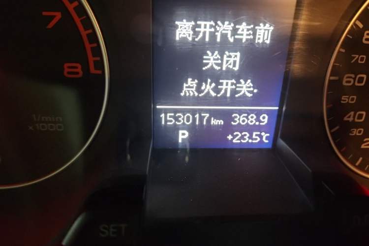 Used Audi A4L 2013 35 TFSI Automatic Comfort Model Odometer Close Up